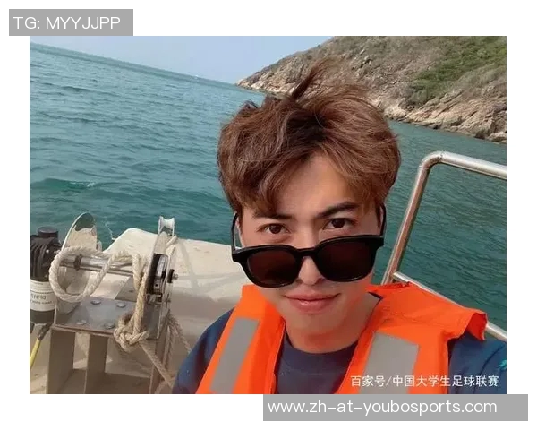 中国足球球星街头休闲时尚风采高清图片展现其独特个人魅力与生活态度 中国足球球星街头休闲时尚风采高清图片展现其独特个人魅力与生活态度